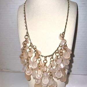 ♦️‎ 
Elegant Gold and Cream Necklace 9’
